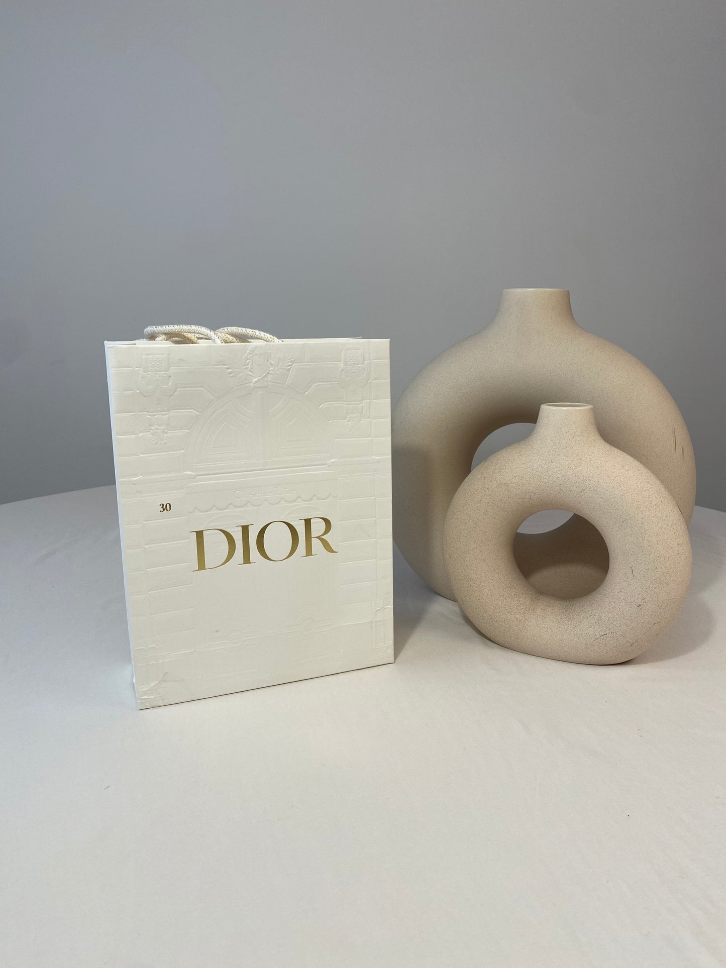 Sac shopping Dior blanc avec relief, différentes tailles