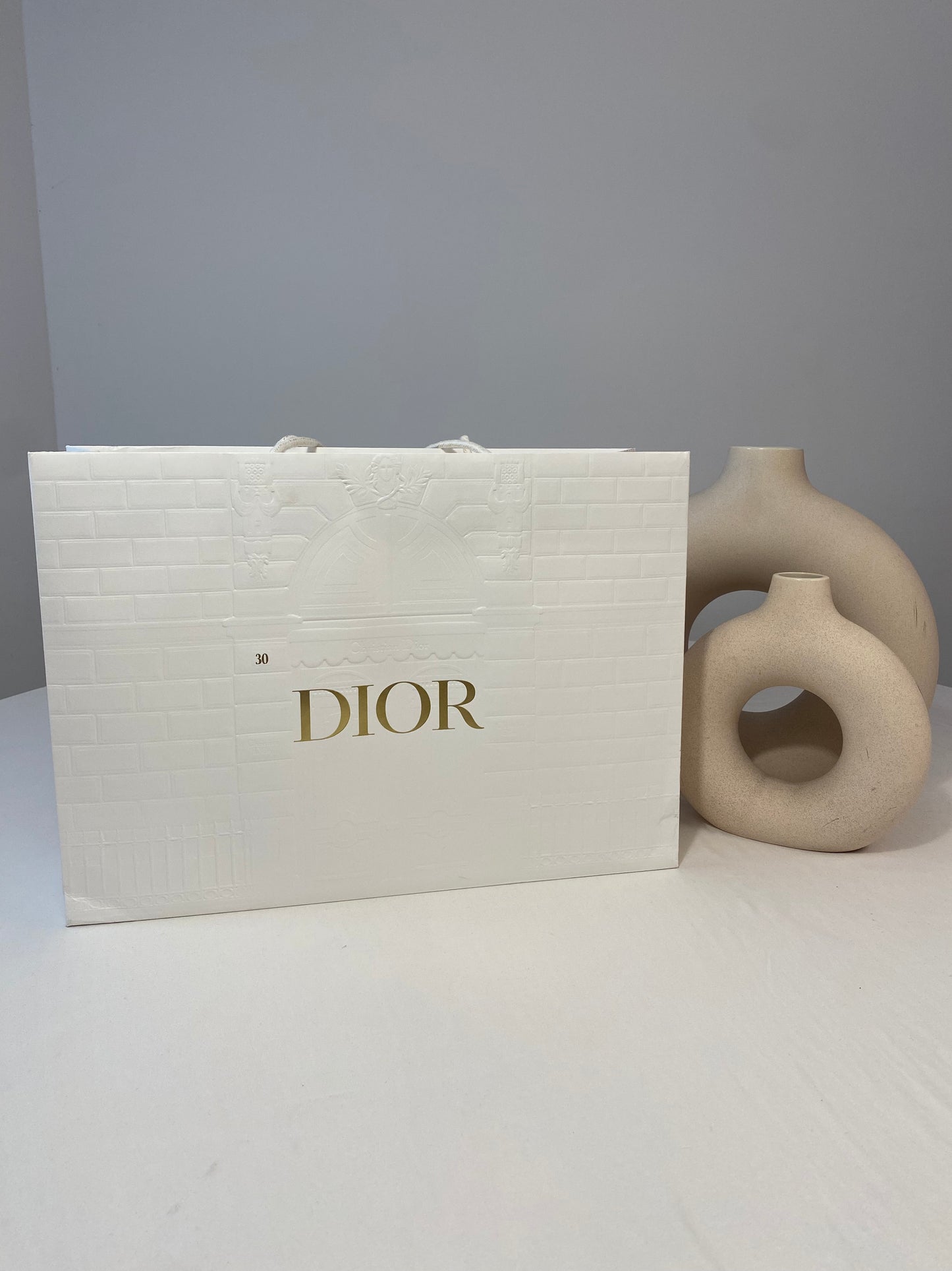 Sac shopping Dior blanc avec relief, différentes tailles