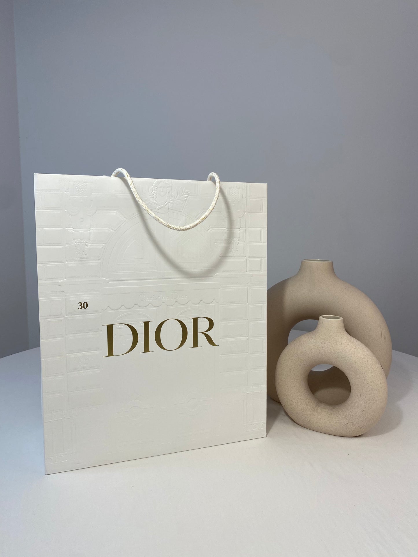 Sac shopping Dior blanc avec relief, différentes tailles