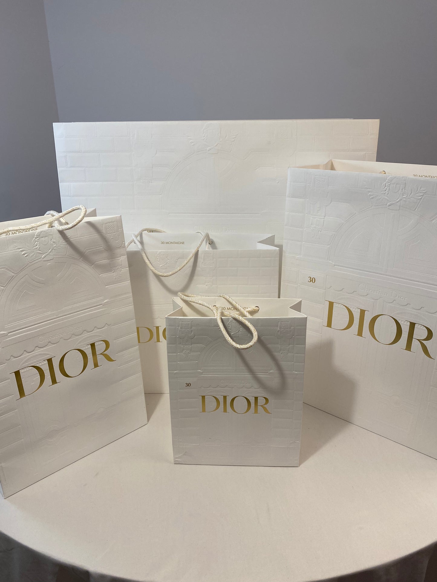 Sac shopping Dior blanc avec relief, différentes tailles